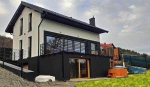 The Lake House - dom nad samym Jeziorem Rożnowskim