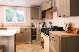 The White Rose Lodge with Hot Tub