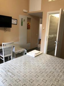 Deluxe Double Room with Extra Bed room in B&B Trastevere in Bed