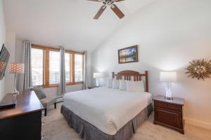 Comfortable Zephyr Mountain Lodge Condo with Spectacular View of the Continental Divide condo