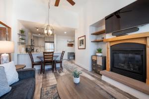 Comfortable Zephyr Mountain Lodge Condo with Spectacular View of the Continental Divide condo