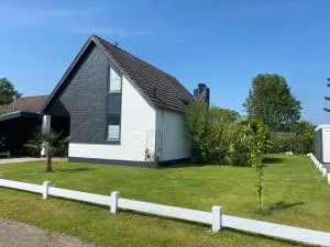 Traumhaftes geräumiges Ferienhaus in Meernähe - Sirjansland