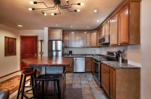 Lovely Zephyr Mountain Lodge Condo with Cozy Alcove - Close to Mountain condo