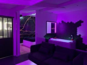 Appartements LOVEROOM : Suite avec Jacuzzi privatif : photos des chambres