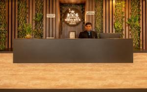 Hotel White Rock By The Solitaire Hospitality