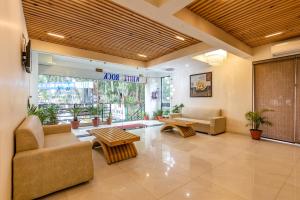 Hotel White Rock By The Solitaire Hospitality