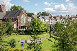 Park View R & R - Adult Only - Self-Catering - Free Parking - EV Point