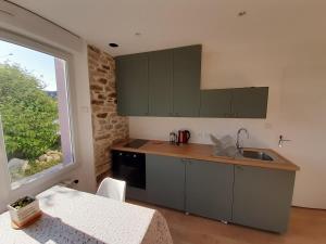 Charmant studio, avec cuisine et espace extérieur