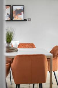 Cosy 3 Bedroom with Free Parking, Garden and Smart TV with Netflix by Yoko Property