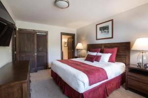 Outstanding Zephyr Mountain Lodge Condo with Ski Slope Views condo