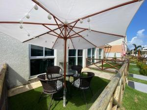 Flat Terreo Muro Alto Condomínio Clube com Sala Reversível para segundo quarto