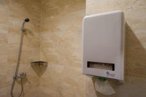 Sans Hotel Empress Simpang Lima