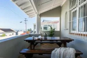 Entire 5 Bedroom 5 Bathroom Sea Point Villa with Secure Parking - Kapstaden