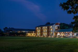 Paramount Riverfront Resort & Spa, Karjat