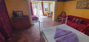 "Flora B&B "- Rooms in Privat Home Habitaciones en una casa privada