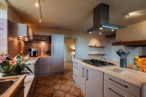 Villas Villa avec vue - Piscine privee, cuisine d'ete, jeux video et appareils de fitness : photos des chambres