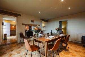 Villas Villa avec vue - Piscine privee, cuisine d'ete, jeux video et appareils de fitness : photos des chambres