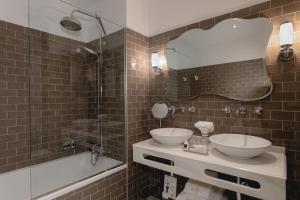 Premier Double Room room in Hotel Gravina 51