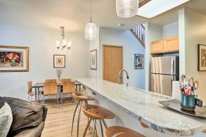 Cozy Vail Valley Townhome - Walk to Riverwalk!