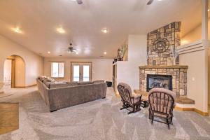 Hurricane Home with Pool and Spa about 25 Mi to Zion!