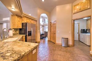 Hurricane Home with Pool and Spa about 25 Mi to Zion!