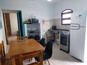 0005.03 - Maranduba -Chalé - 2 Dorm - 6 Pessoas-Ar condicionado - 3 Quadras Do Mar - Piscina Coletiva - WIFI - Ar Condicionado