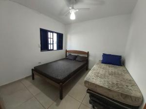 0005.03 - Maranduba -Chalé - 2 Dorm - 6 Pessoas-Ar condicionado - 3 Quadras Do Mar - Piscina Coletiva - WIFI - Ar Condicionado