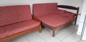 0006.05 - Maranduba - KitNet 1º Andar - 4 Pessoas - 3 Quadras Do Mar - Piscina Coletiva - WIFI