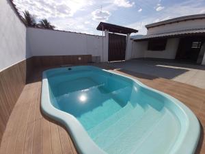 0006.02 - Maranduba - Chalé - 1 Dorm - 5 Pess - 3 Quadras Do Mar - Piscina Coletiva - WIFI