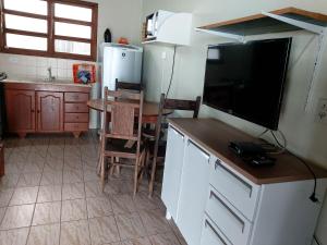 0006.02 - Maranduba - Chalé - 1 Dorm - 5 Pess - 3 Quadras Do Mar - Piscina Coletiva - WIFI
