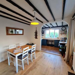 Old Road Cottage Pet Friendly Outdoors Beaches