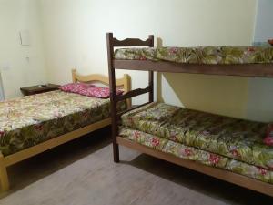 0001.10 - Maranduba - Kitnet Térreo - 4 Pessoas - 2 Quadras Do Mar - Piscina - Wi-Fi -Ar Condicionado