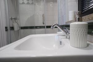 Modern house - air cond, free parking, breakfast, by Porto with Love LDA