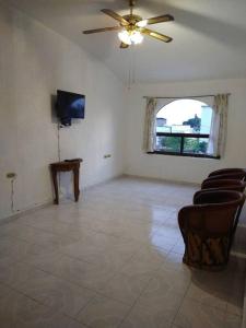 HERMOSA CASA EN CUERNAVACA: JARDÍN DEL LAGO