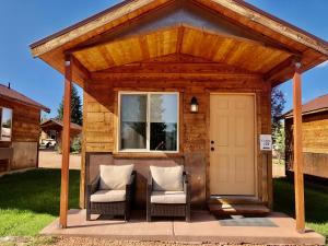 Mountain Ridge Cabins & Lodging Between Bryce and Zion National Park