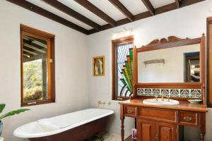 Bellingen at its best! Views, privacy & pool.