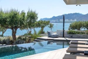 Moonlight Seafront Apartments