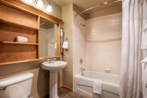 Large Zephyr Mountain Lodge condo with fireplace and Village Views condo