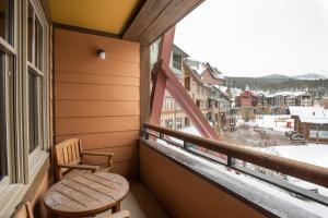 Large Zephyr Mountain Lodge condo with fireplace and Village Views condo