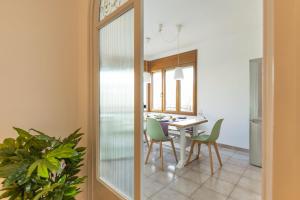 Bravissimo El Lleó, bright 4-bedroom apartment