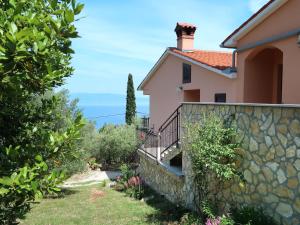 Apartment Elsa-1 by Interhome