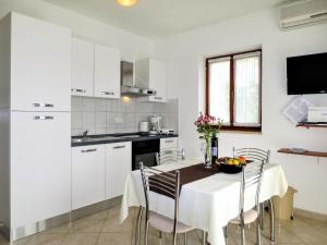 Apartment Danica - RAC115 by Interhome