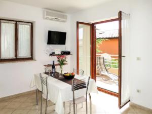 Apartment Danica - RAC115 by Interhome