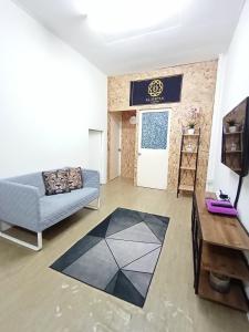 Minimalist Shop Stay @ Royal Town