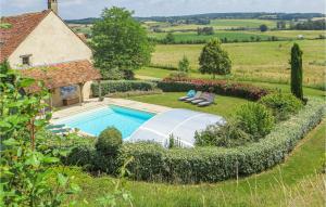 Maisons de vacances Beautiful Home In Domfront En Champagne With 7 Bedrooms, Wifi And Outdoor Swimming Pool : photos des chambres