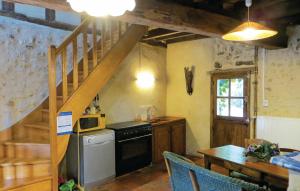 Maisons de vacances Nice home in Vernie with 2 Bedrooms and WiFi : photos des chambres