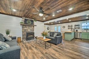 Updated Family Home, 20 Mi to Broken Bow Lake!