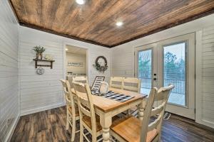 Updated Family Home, 20 Mi to Broken Bow Lake!