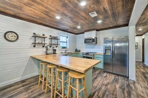 Updated Family Home, 20 Mi to Broken Bow Lake!