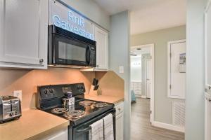 Gulf Views and Patio Lovely Galveston Condo!